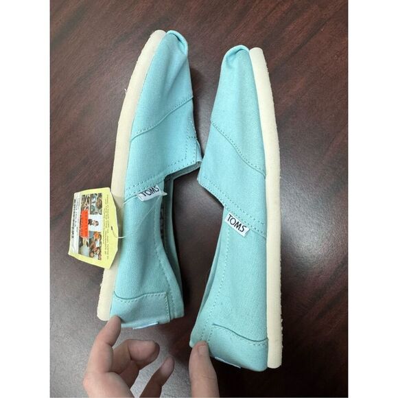 NWT Toms Classic Slip Ons in Canal Blue Size 6 - Picture 4 of 6
